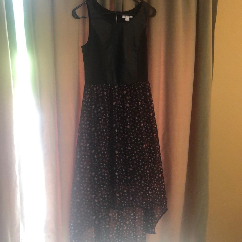 Sleeveless dress